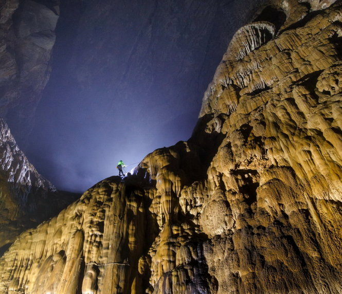 Thám hiểm hang Sơn Đoòng (ảnh chụp năm 2015) - Ảnh: Ryan Deboodt